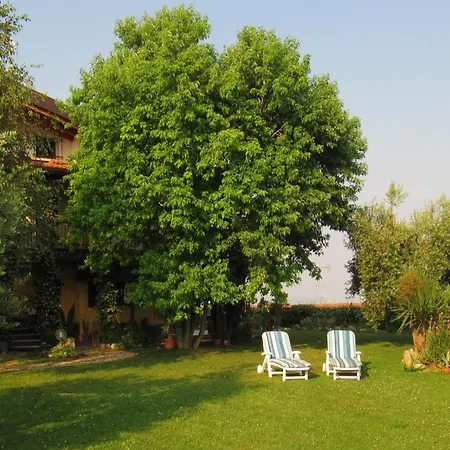 Mit Blick Auf Den Gardasee * Castello (Brescia)